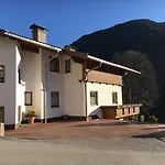 Haus Erler Apartman Tux